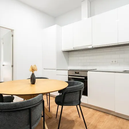 Apartamentos Reformados En Metro Pacifico Alquiler Temporal Madrid Exterior foto