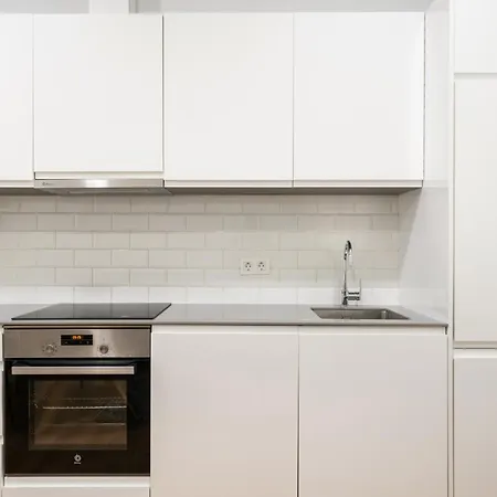 Apartamentos Reformados En Metro Pacifico Alquiler Temporal Madrid Exterior foto