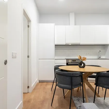 Apartamentos Reformados En Metro Pacifico Alquiler Temporal Madrid Exterior foto