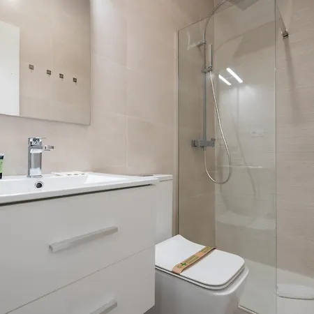 Apartamentos Reformados En Metro Pacifico Alquiler Temporal Madrid Exterior foto