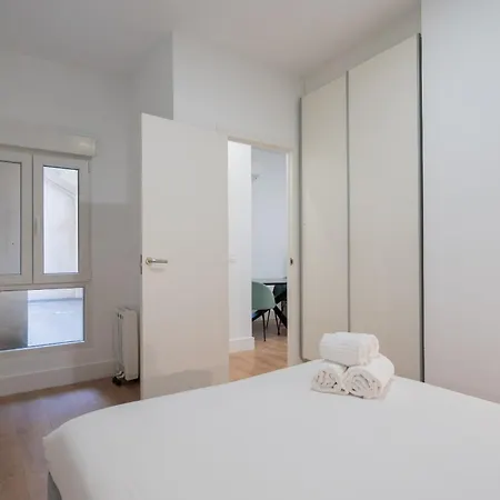 Apartamentos Reformados En Metro Pacifico Alquiler Temporal Madrid Exterior foto