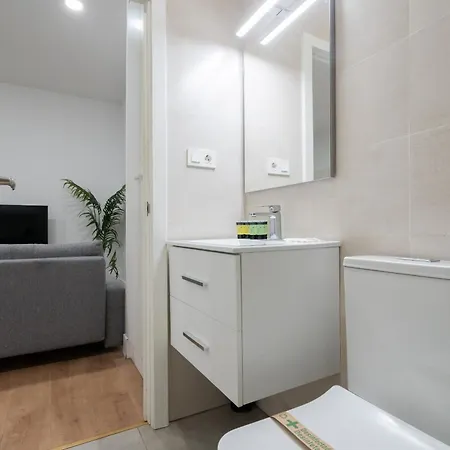 Apartamentos Reformados En Metro Pacifico Alquiler Temporal Madrid Exterior foto