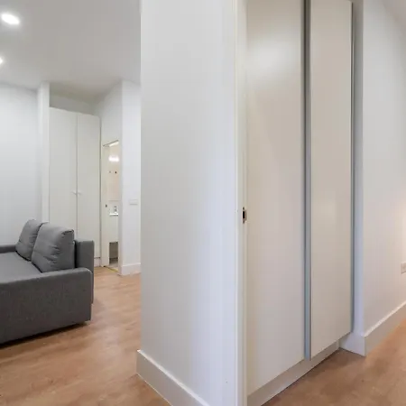 Apartamentos Reformados En Metro Pacifico Alquiler Temporal Madrid Exterior foto
